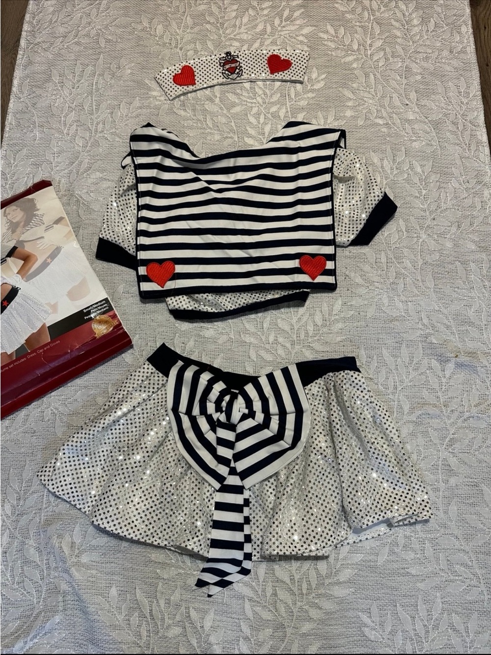 Costume - Picture 3 of 4